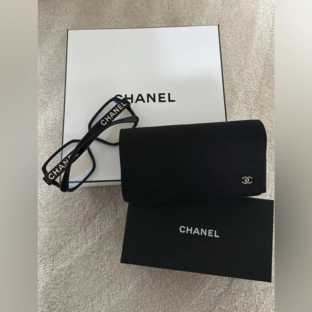CHANEL Elegant Black Glasses with Logo Accent